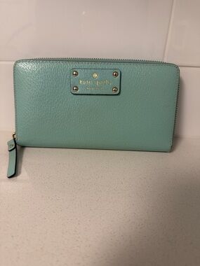 kate spade Pebbled Zip Wallet in Mint